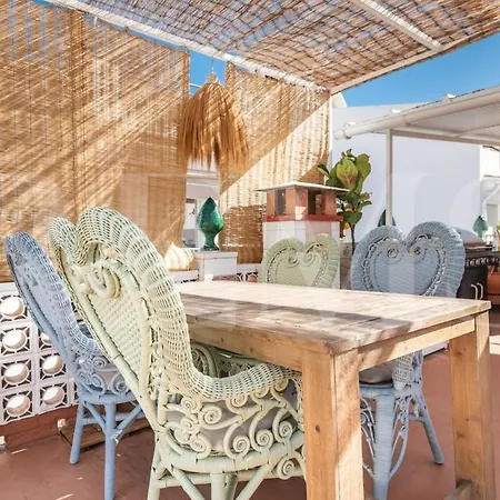 Charming House With Rooftop Terrace By Rems בית נופש