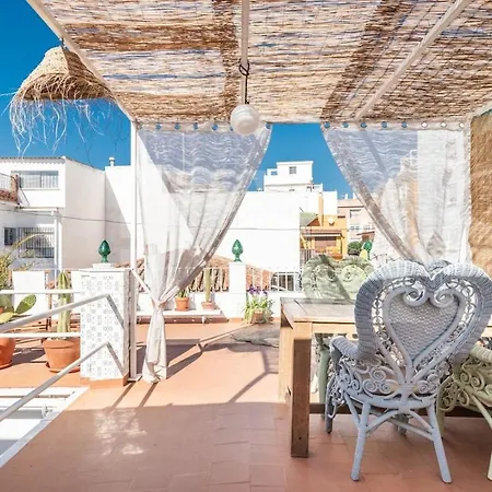 Charming House With Rooftop Terrace By Rems Torremolinos