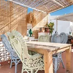 Charming House With Rooftop Terrace By Rems Vakantiehuis