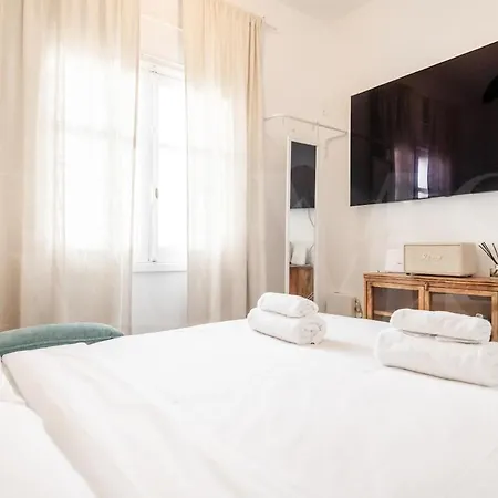 Charming House With Rooftop Terrace By Rems *