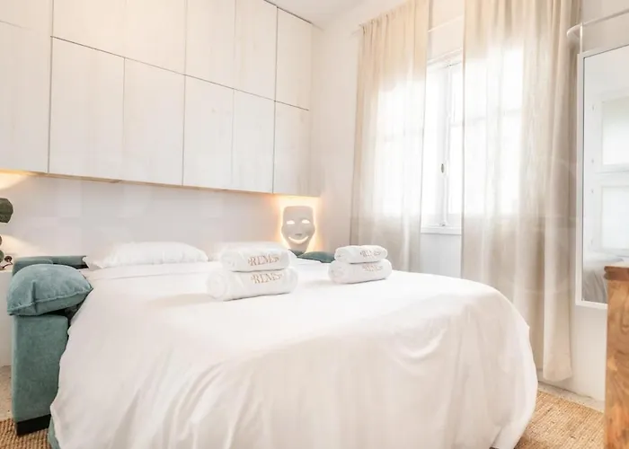 Charming House With Rooftop Terrace By Rems Torremolinos