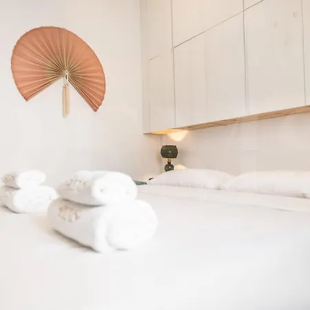 Charming House With Rooftop Terrace By Rems 펜션 *